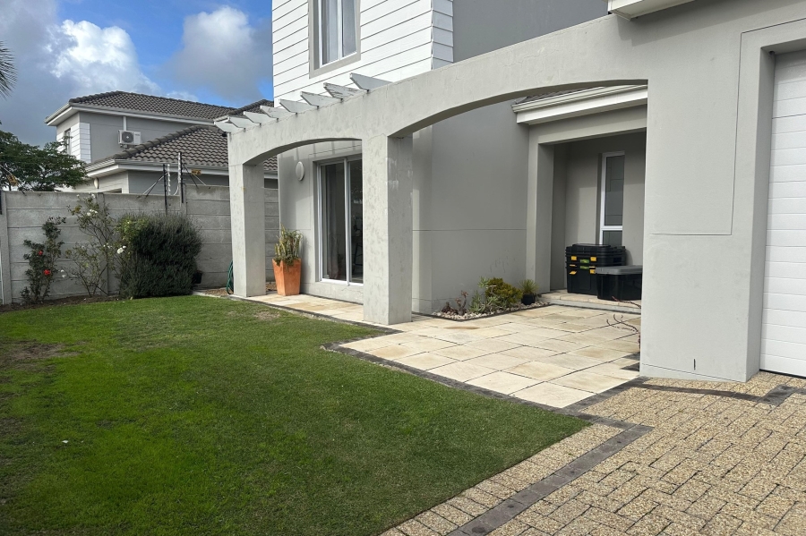 To Let 4 Bedroom Property for Rent in Parklands North Western Cape